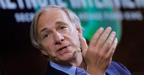 Рэй Далио объяснил, почему биткоин проигрывает золоту как защитный актив