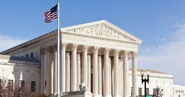 Американский суд заблокировал сбор Трампа в $100 тыс. за рабочие визы H-1B