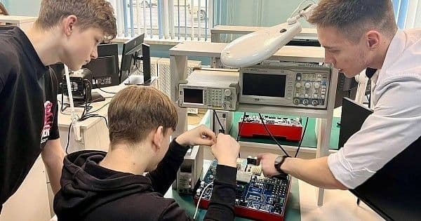 Белорусские школы вводят факультатив по микроэлектронике для старшеклассников