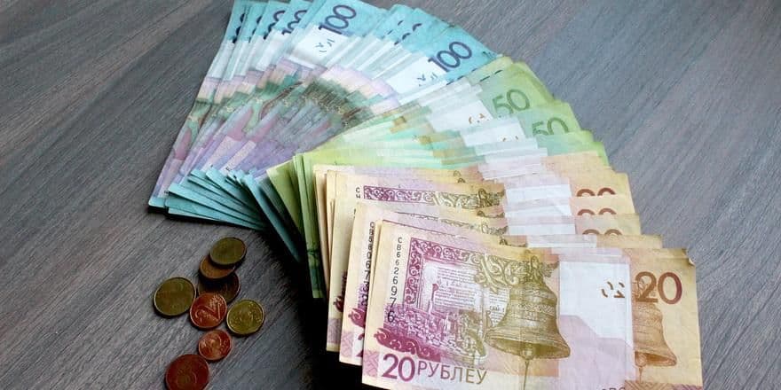 Доллар дешевеет на торгах БВФБ: курс на 6 мая 2026 года