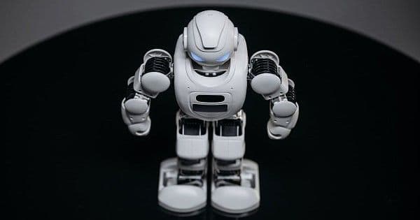 ИИ-роботы, нейротренажёры и смарт-часы: что белорусские родители покупают детям в 2026 году