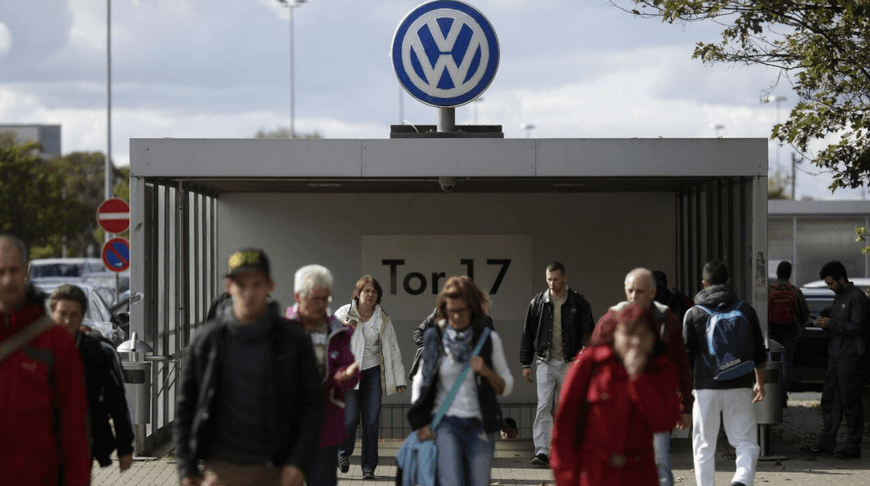 Volkswagen сократит 19 тысяч сотрудников в Германии до конца 2026 года