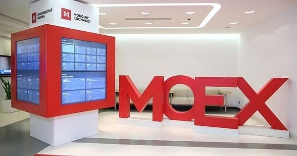 Индекс Мосбиржи рухнул на 4,2% — худший день за три года. Пострадали акции, которые покупали белорусы