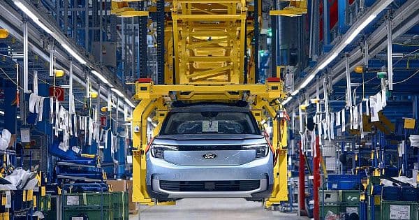 Ford вернул уволенных инженеров после провала ИИ-автоматизации и рекордного числа отзывов