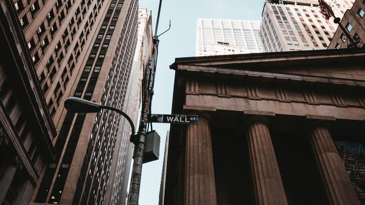 Dow Jones впервые пробил 53 000 пунктов — пятый тысячный рубеж за 2026 год