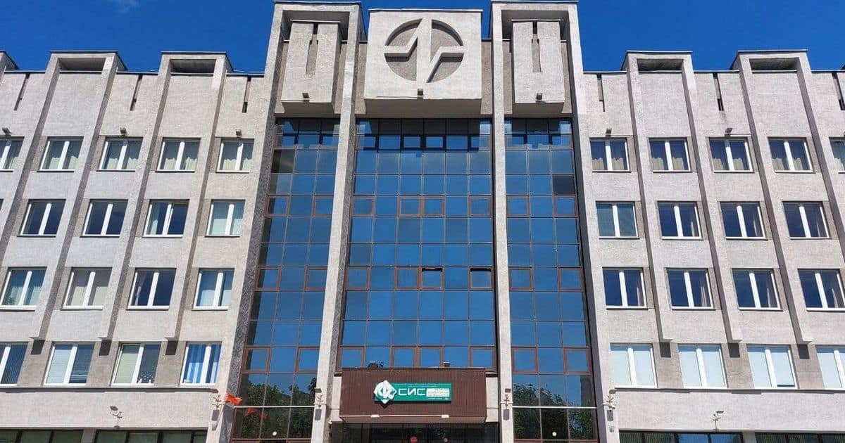 БГУИР раскрыл зарплаты преподавателей: в среднем 2960 рублей в месяц