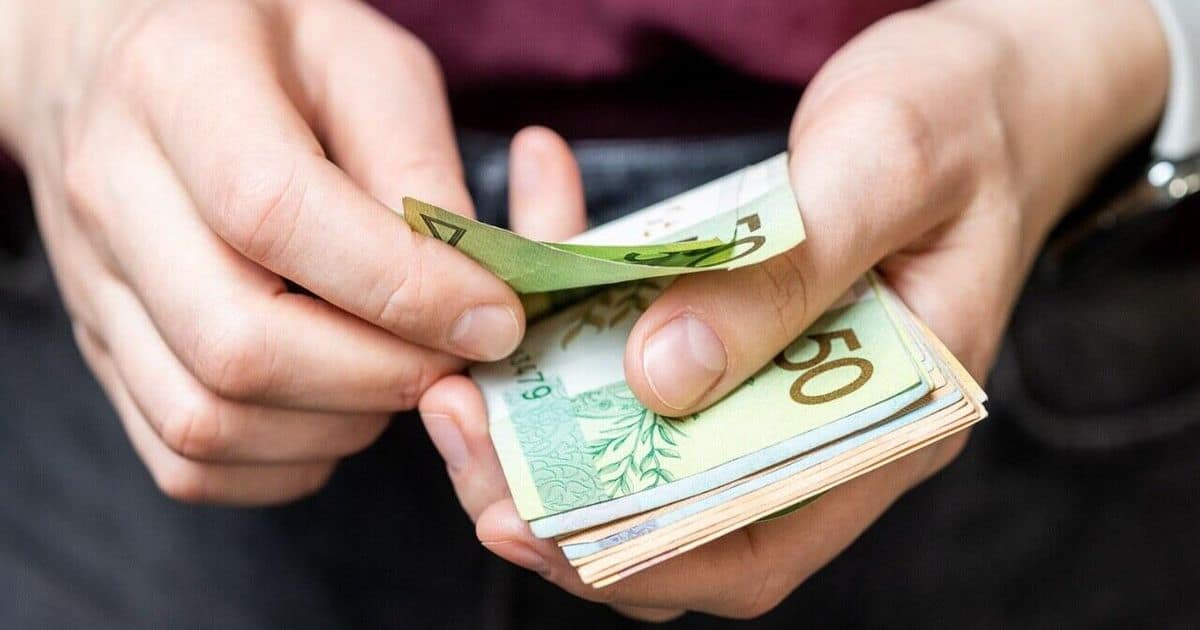 Премия вместо оклада: законно ли, когда 60% зарплаты — стимулирующие выплаты