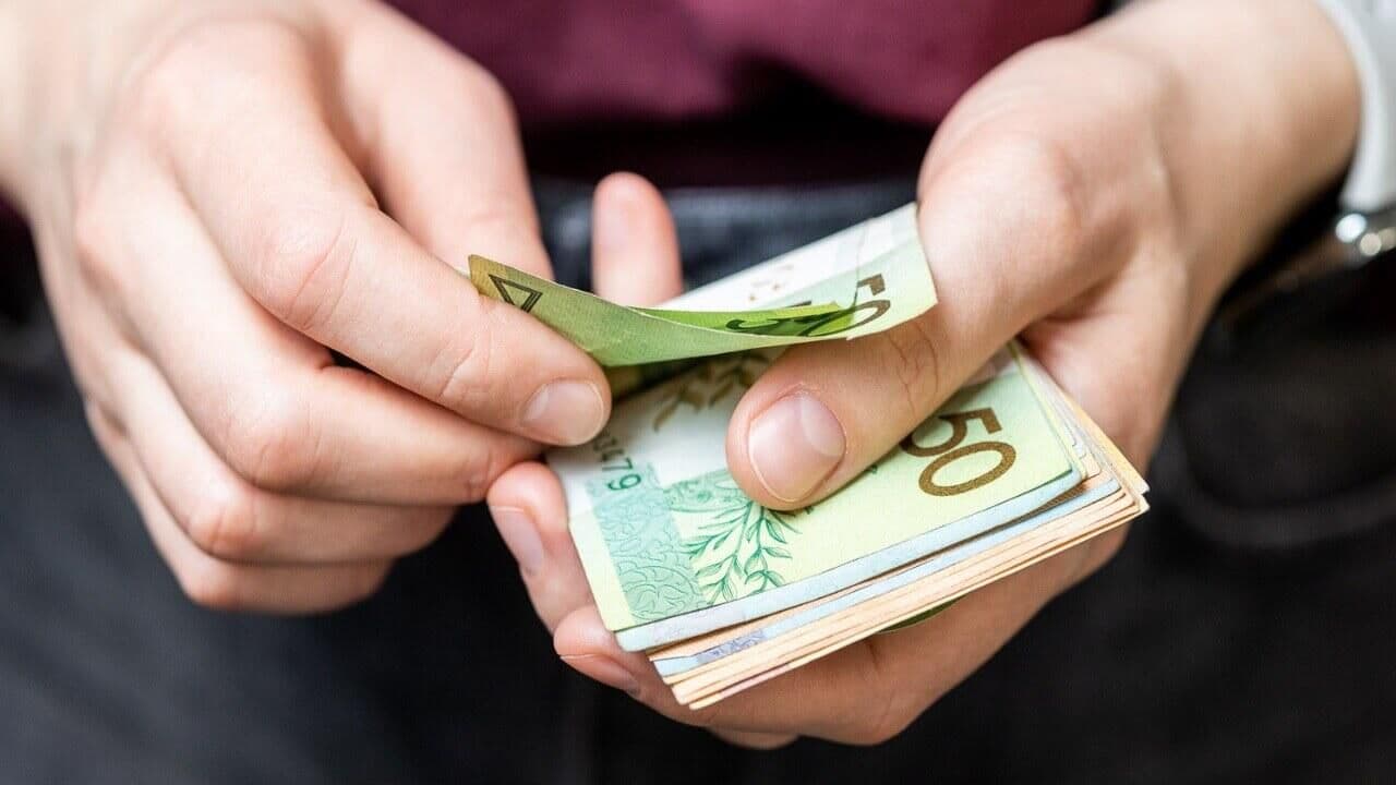 Премия вместо оклада: законно ли, когда 60% зарплаты — стимулирующие выплаты