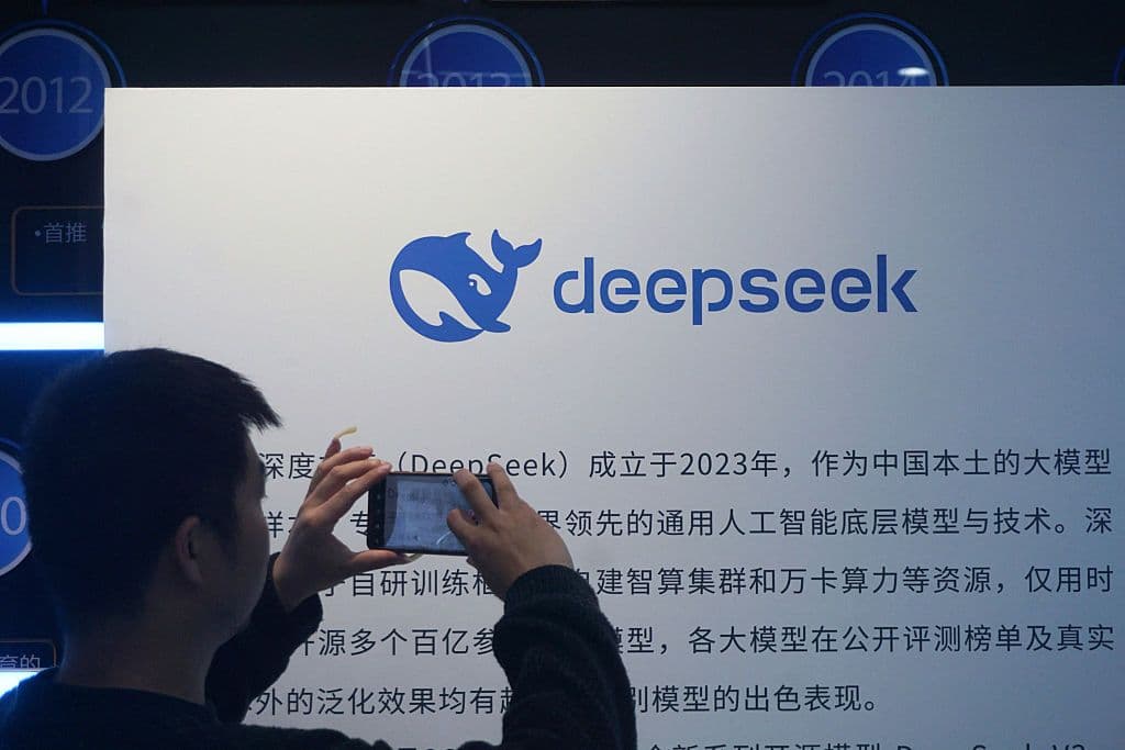 DeepSeek привлекает первые инвестиции при оценке до $45 млрд