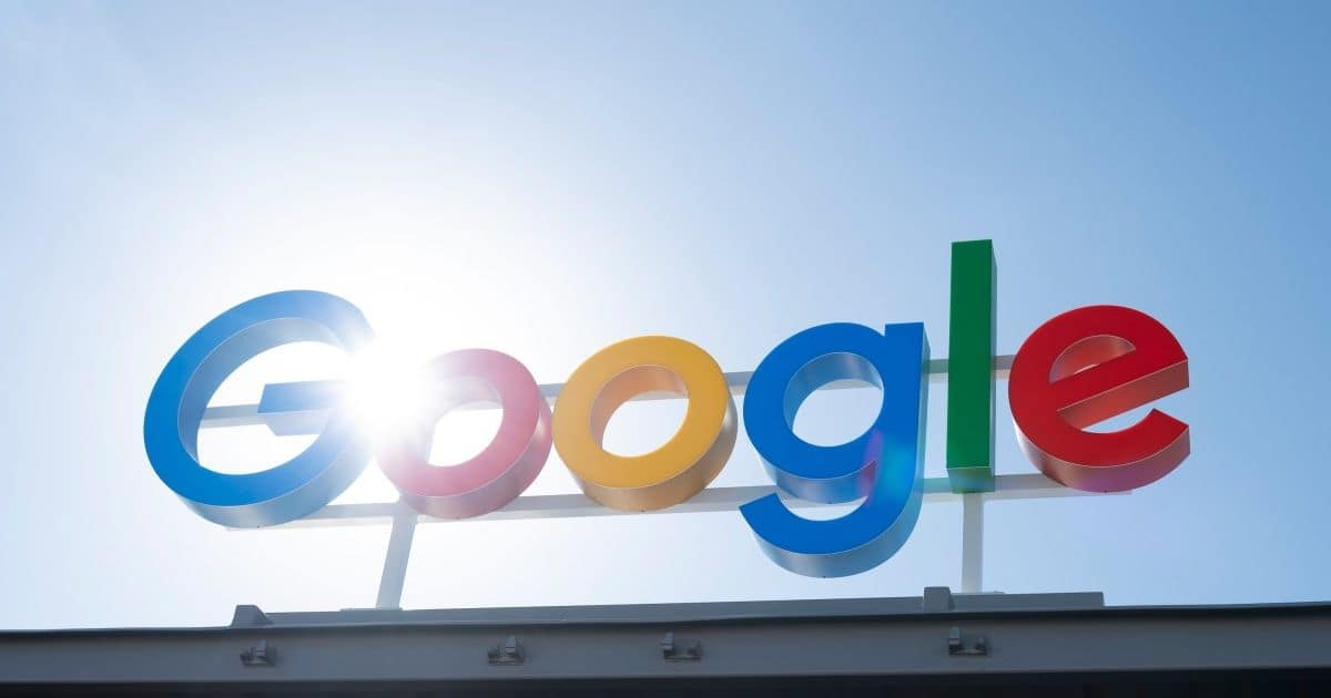 Google встраивает цитаты с Reddit и форумов в AI-ответы поиска