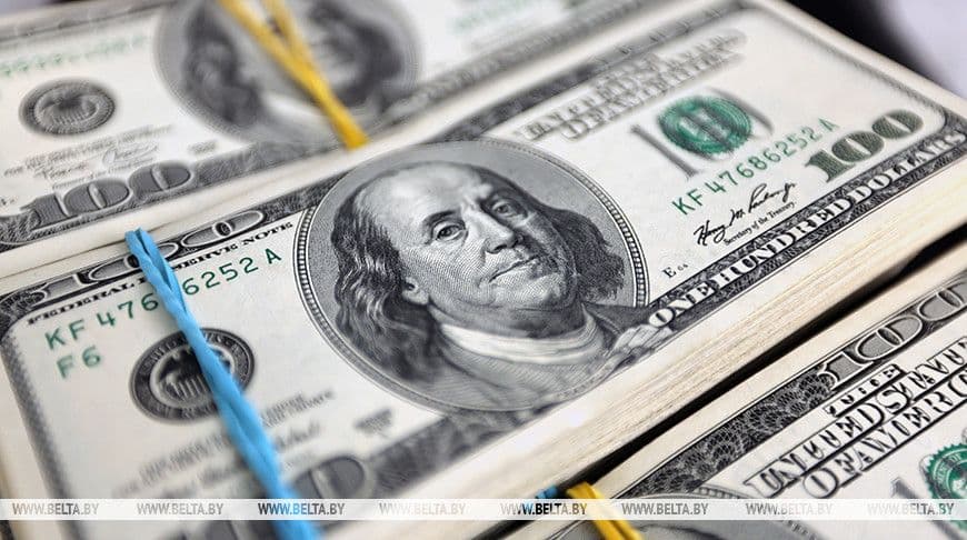 Беларусь: бизнес и население продали валюты на $568 млн больше, чем купили за апрель