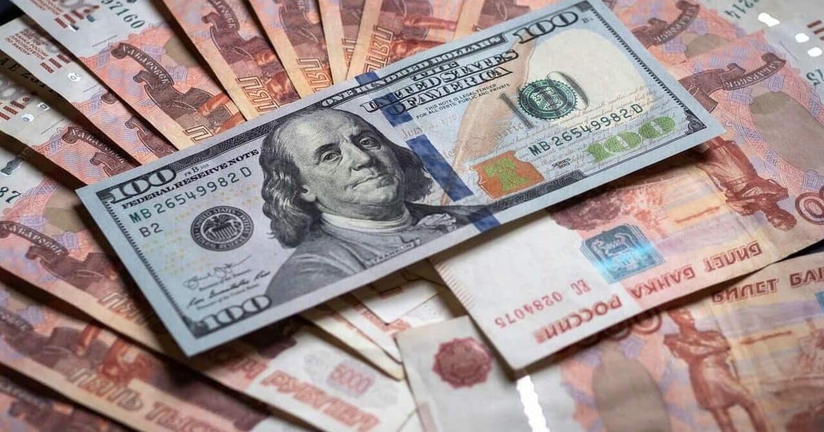Российский рубль возглавил рейтинг укрепления валют к доллару в апреле 2026 года