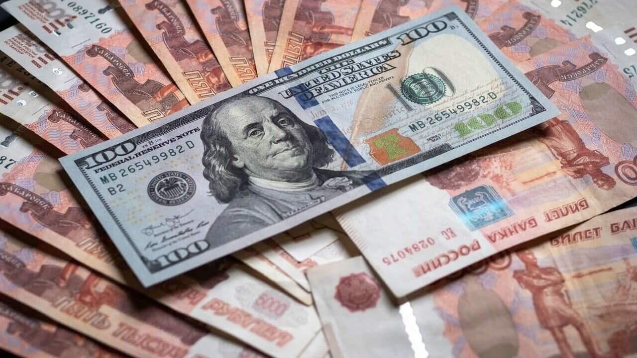 Российский рубль возглавил рейтинг укрепления валют к доллару в апреле 2026 года