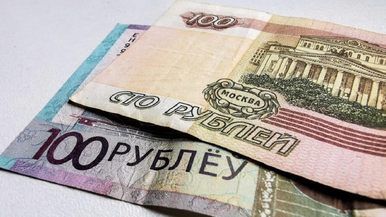 Ставки по рублёвым вкладам пошли вверх, по российскому рублю — вниз