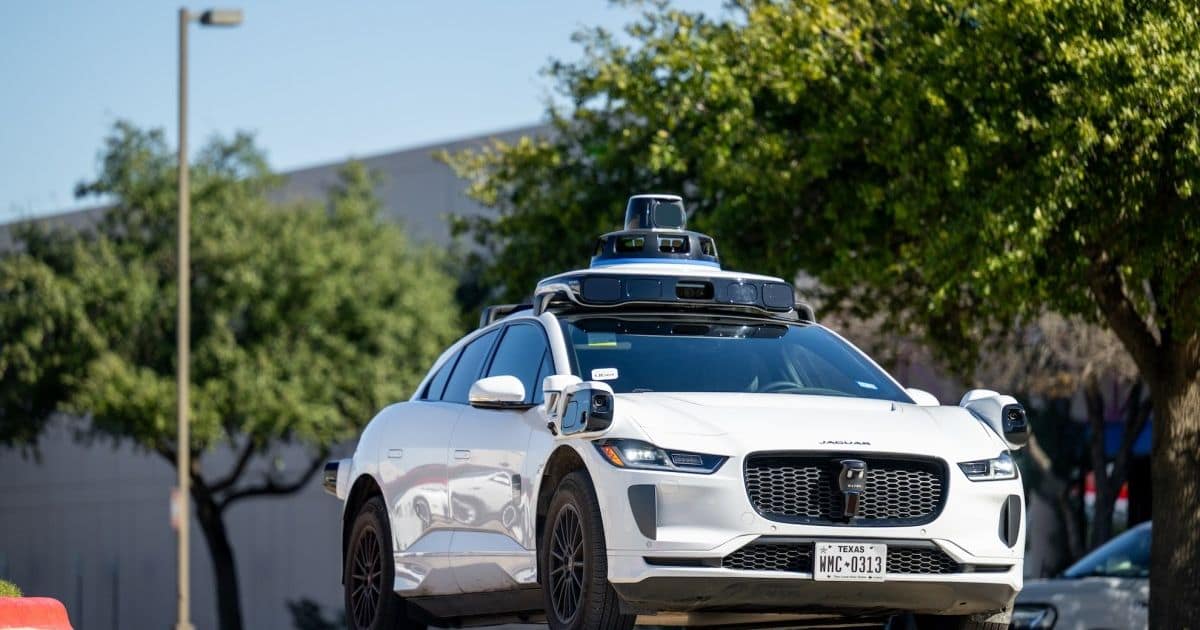 Waymo отозвала почти 4 000 роботакси из-за неумения распознавать затопленные дороги