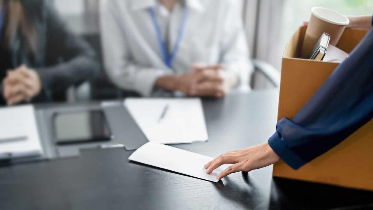 Переезд не гарантирует увольнения: что нужно знать работнику в Беларуси