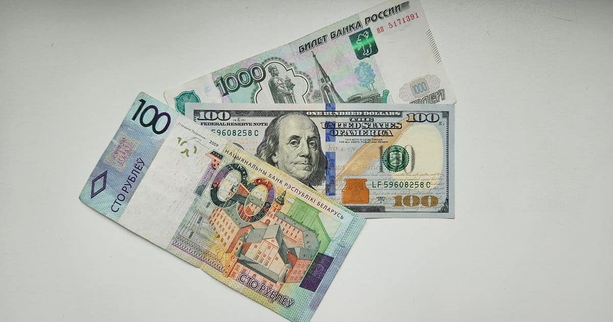 Доллар упал до минимума с 2023 года: курс BYN и прогноз на неделю