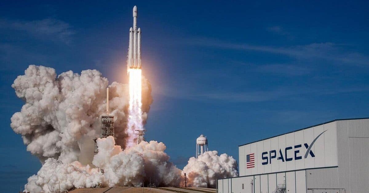 SpaceX подала заявку на IPO: до $80 млрд привлечений и триллион для Маска