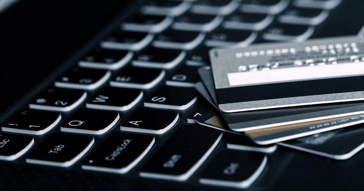 Карты пяти белорусских банков не будут работать в ночь со 2 на 3 июня