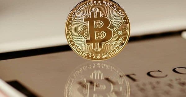 Биткоин опустился на 13-е место по капитализации среди мировых активов