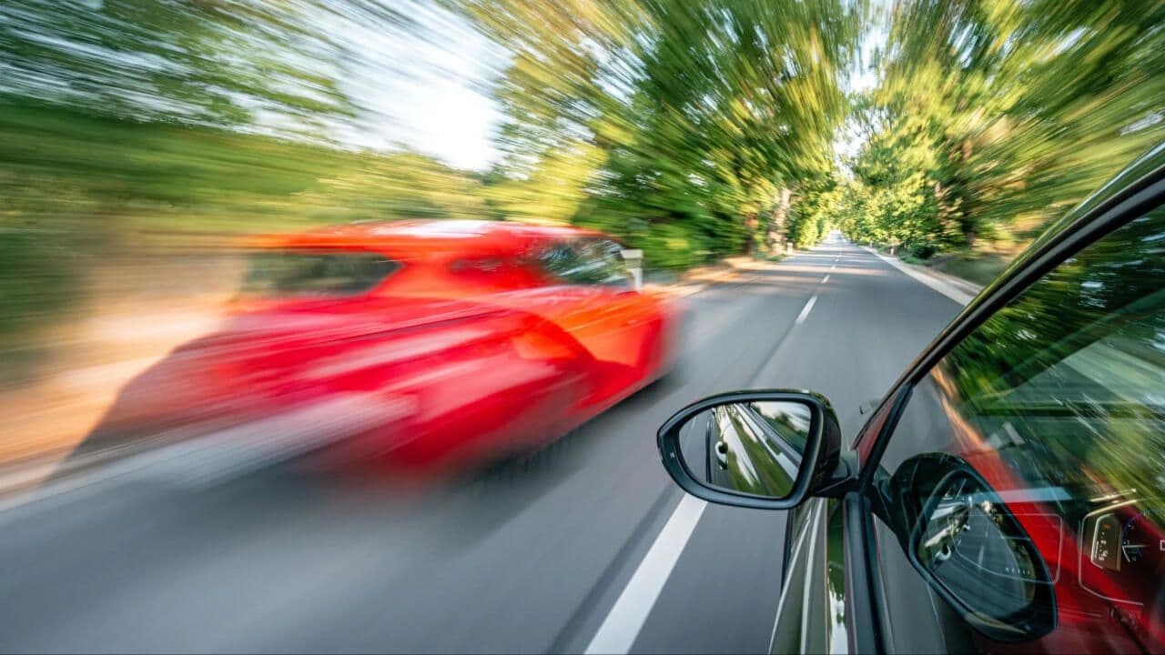 Почему в электромобилях укачивает сильнее, чем в обычных авто