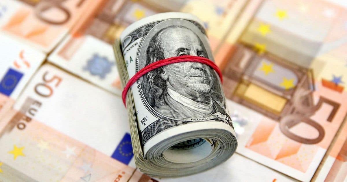 Белорусы продали валюты на $310,5 млн больше, чем купили — рекорд за пять месяцев