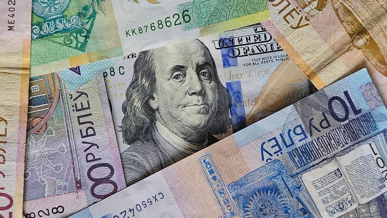 Рублёвые депозиты дешевеют, долларовые растут: что изменилось в белорусских банках