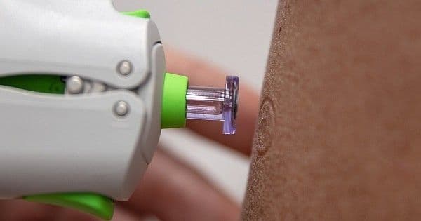 Первая вакцина на основе ИИ прошла испытания на людях и показала иммунный ответ без побочных эффектов