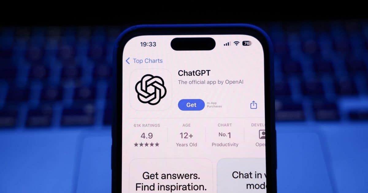 Доля ChatGPT на рынке AI-ассистентов впервые упала ниже 50%