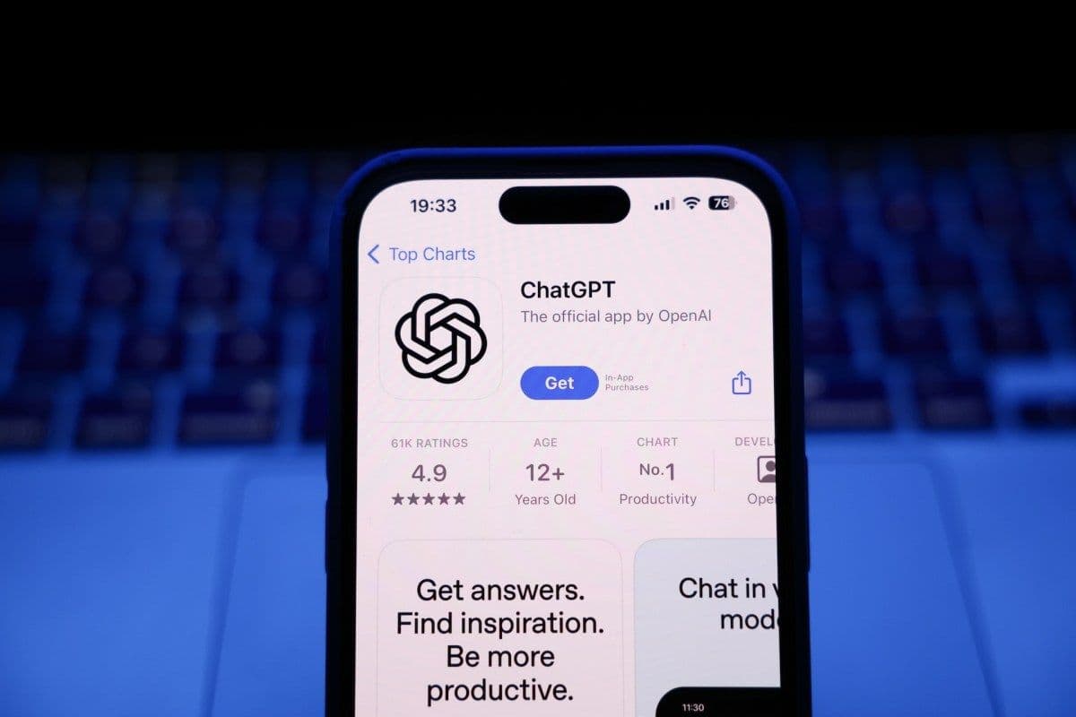 Доля ChatGPT на рынке AI-ассистентов впервые упала ниже 50%