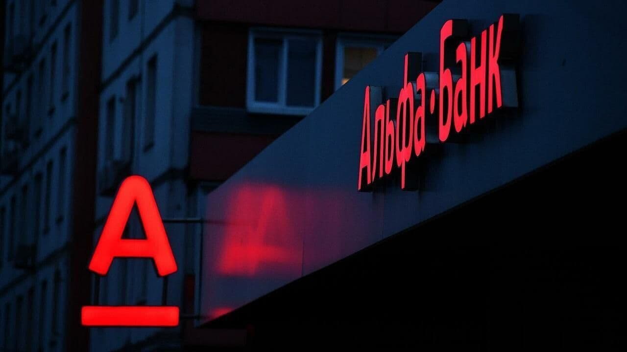 Альфа Банк вернул приложения в App Store под новыми названиями