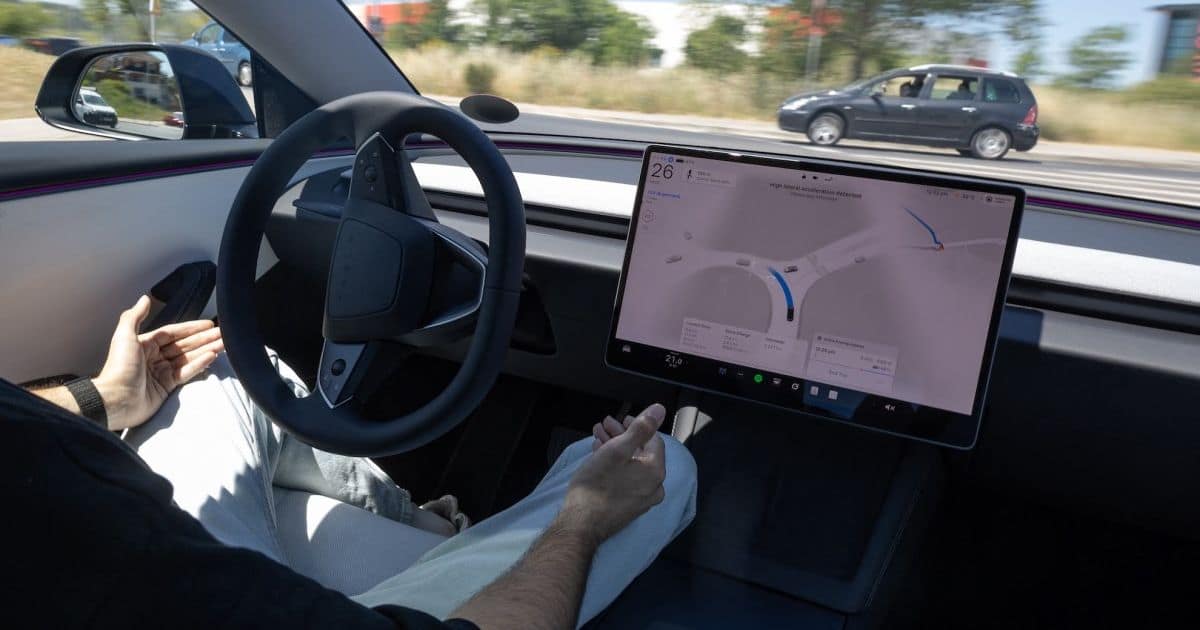 Tesla FSD под следствием, Waymo везёт 3 000 роботакси: главное в автотехе за неделю