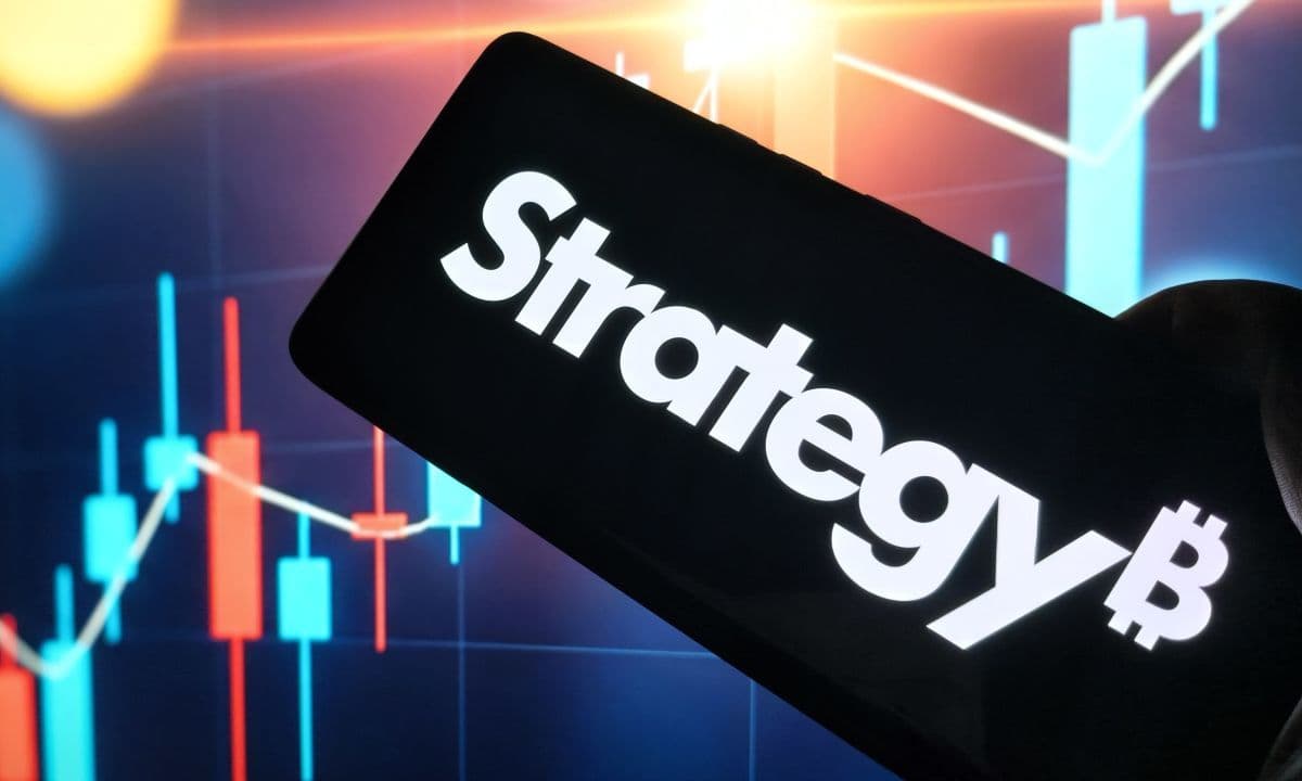 Ключевой индикатор Strategy упал ниже нуля — под угрозой главный двигатель спроса на биткоин