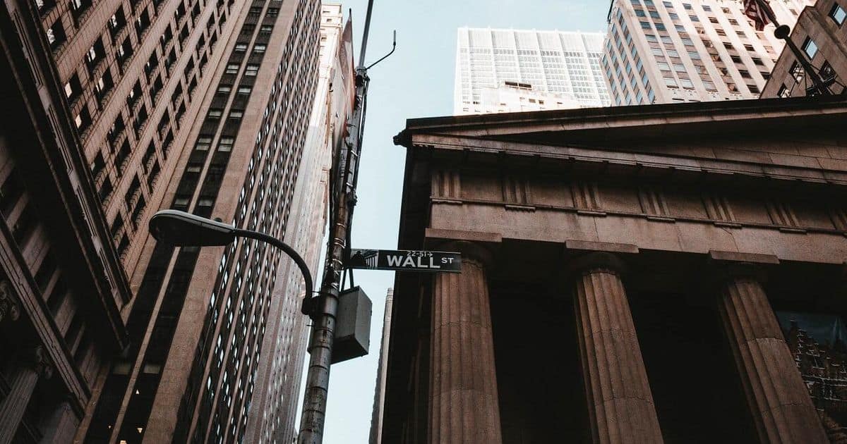 Dow Jones впервые пробил 53 000 пунктов — пятый тысячный рубеж за 2026 год
