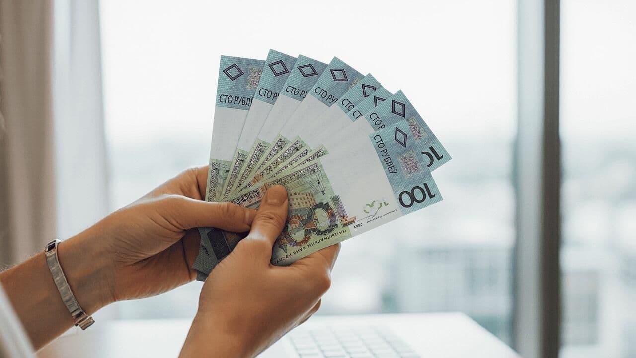 Реальные зарплаты в Беларуси растут быстрее: ЕАБР прогнозирует ВВП +1,3% в 2026 году