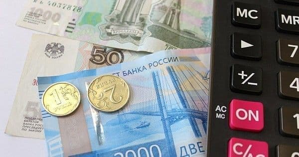 Наличный российский рубль в Беларуси: спреды растут, комиссии достигли 15%
