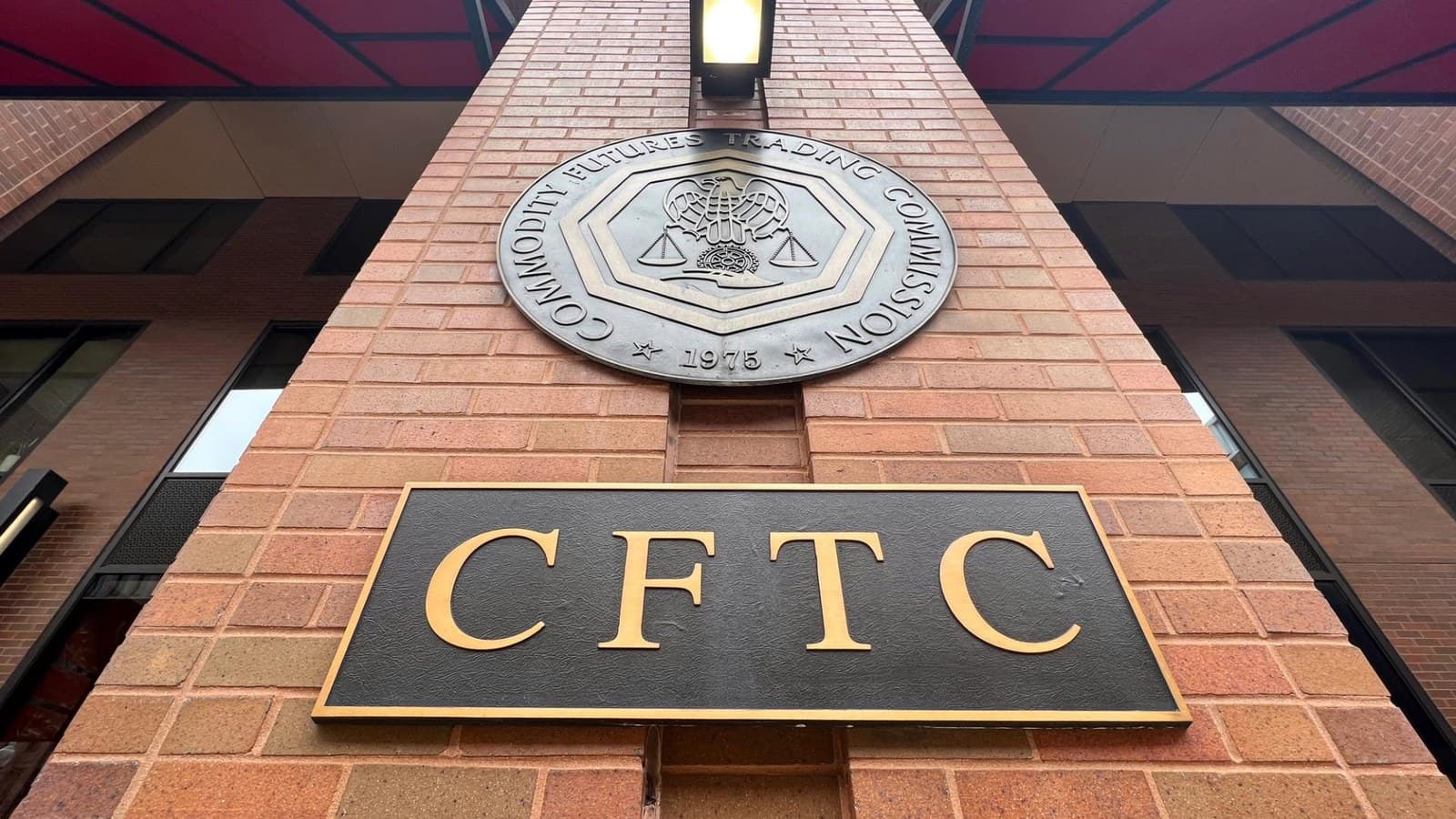 CFTC предупредила рынки предсказаний: шаблонные заявки на контракты недопустимы