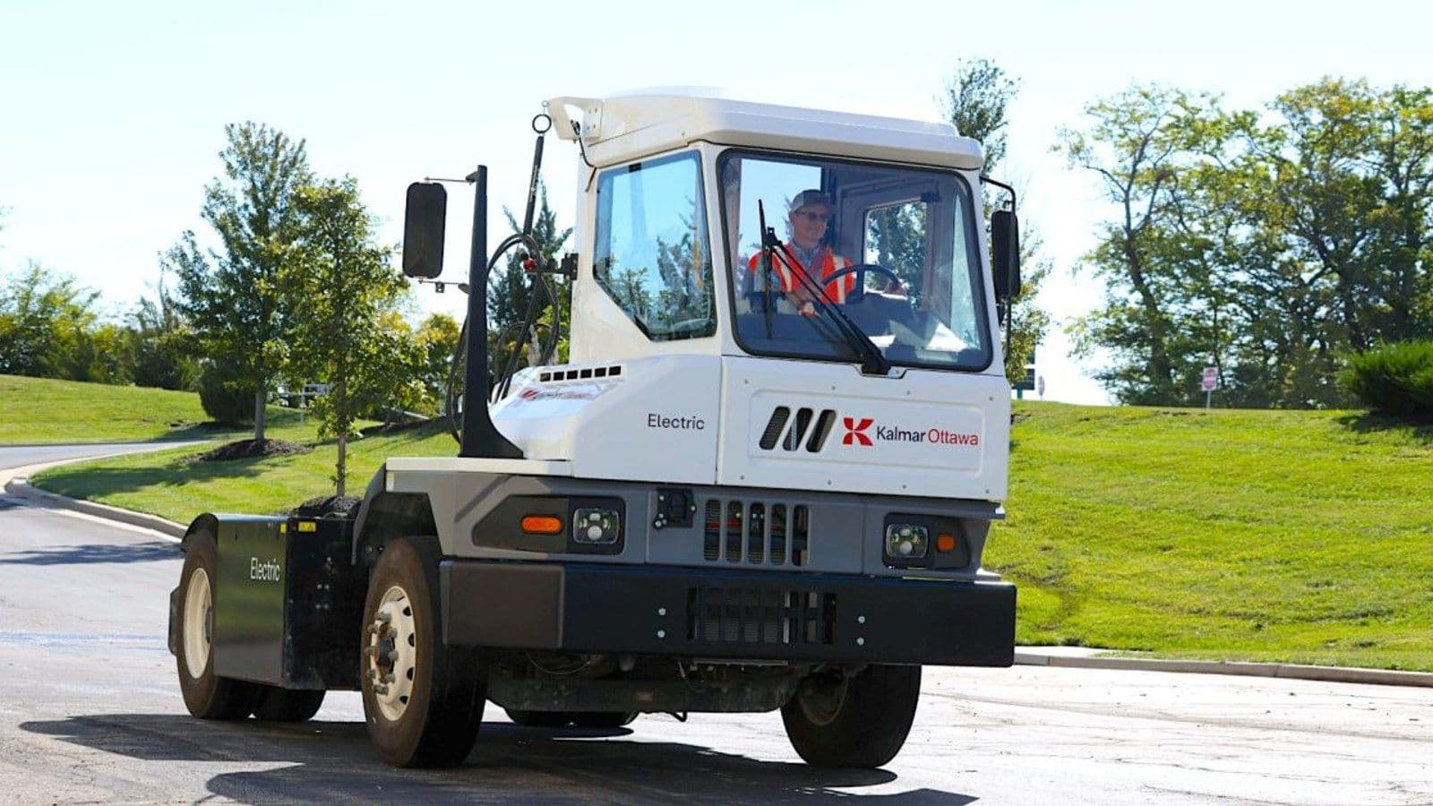 Kalmar Ottawa запустила электрические тягачи T2 EV в канадской логистике