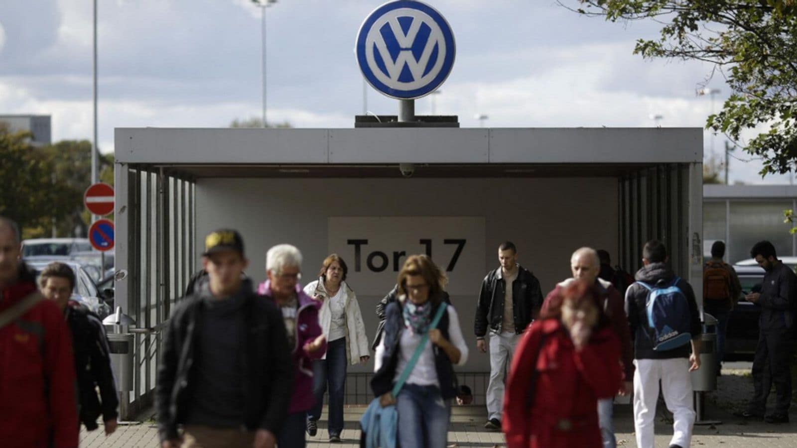 Volkswagen сократит 19 тысяч сотрудников в Германии до конца 2026 года