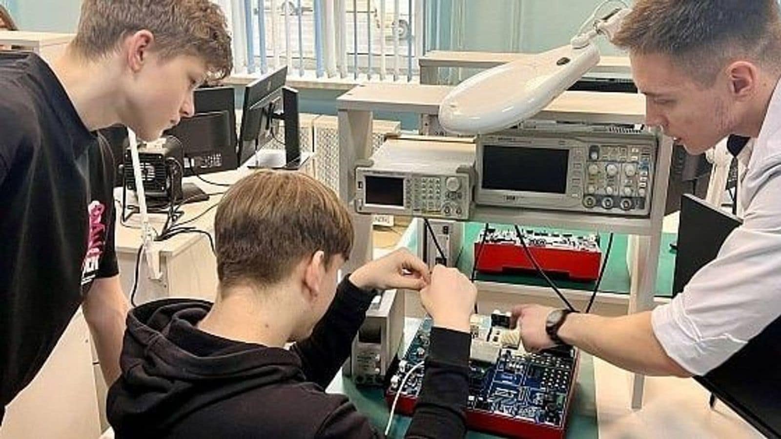 Белорусские школы вводят факультатив по микроэлектронике для старшеклассников