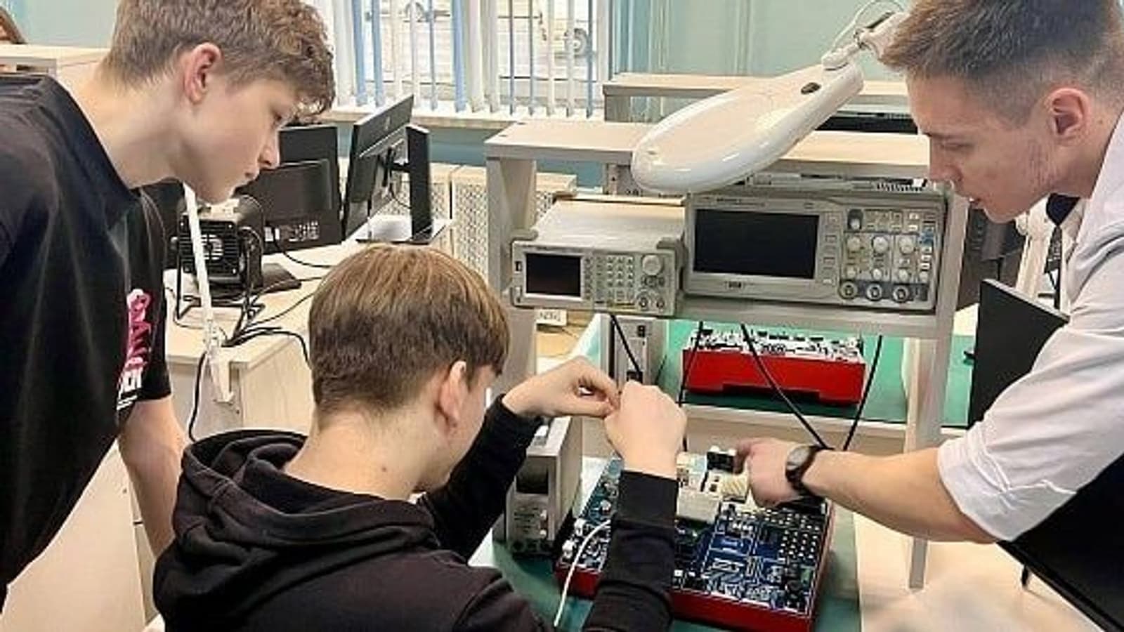 Белорусские школы вводят факультатив по микроэлектронике для старшеклассников