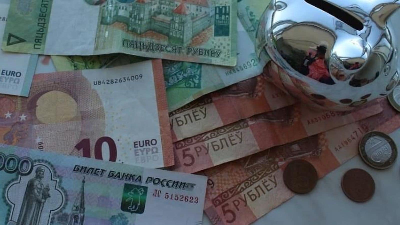 Доллар подорожал до 2,8306 рубля на торгах 5 мая 2026 года