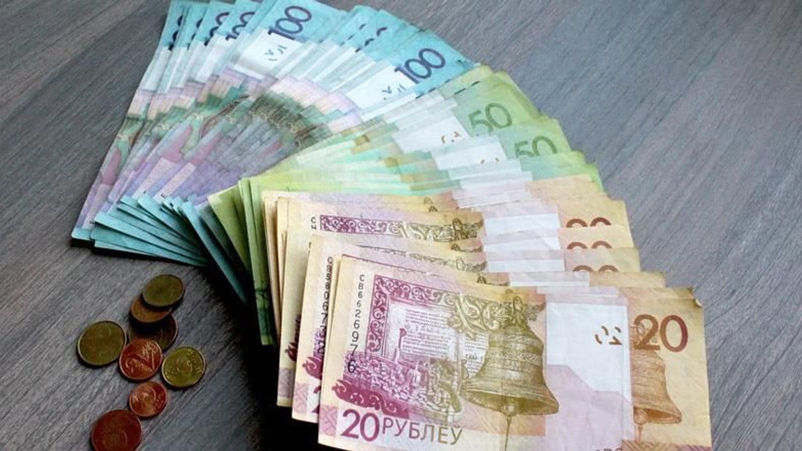 Доллар дешевеет на торгах БВФБ: курс на 6 мая 2026 года