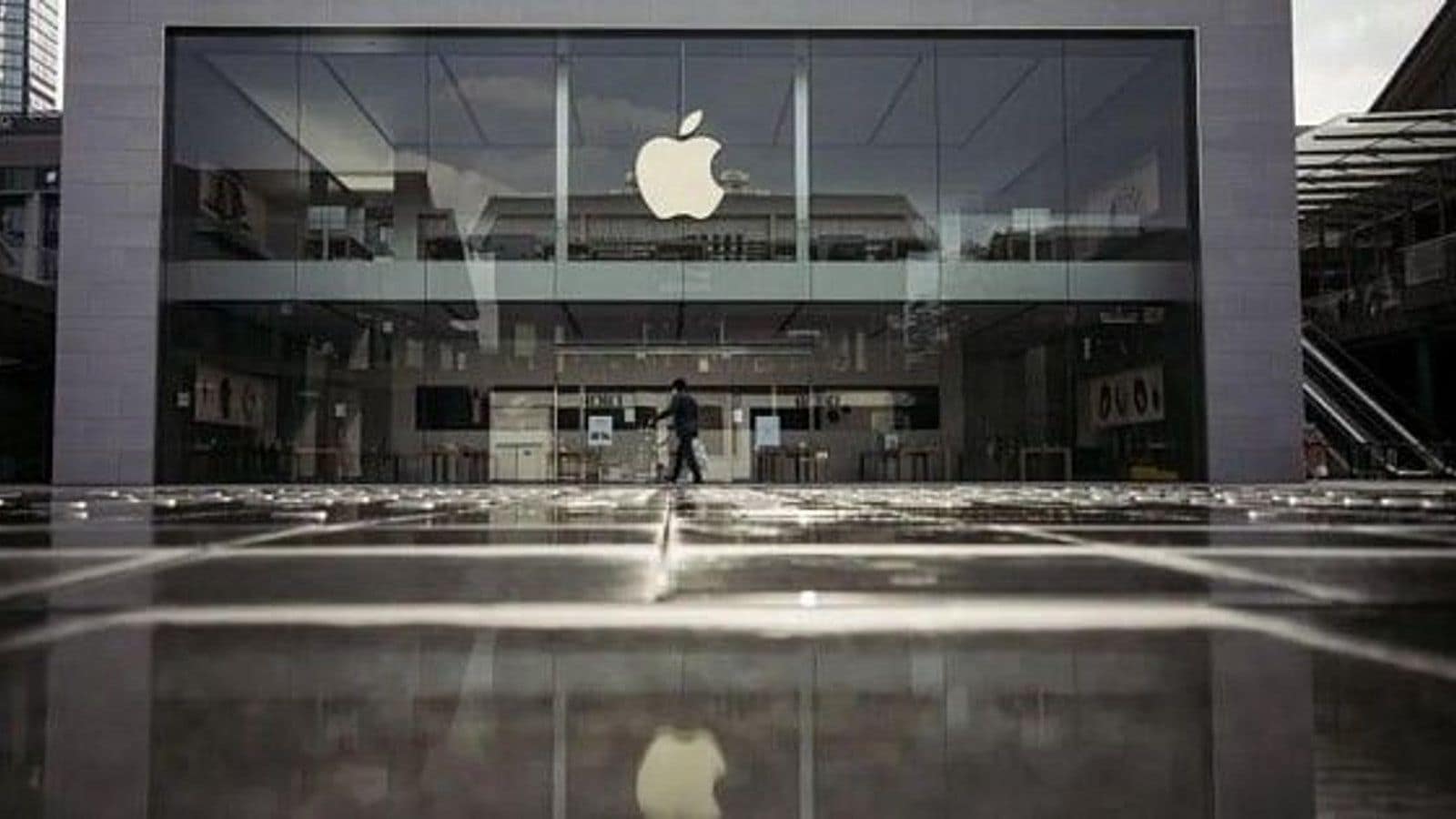 Apple перестраивает инженерные команды накануне смены генерального директора