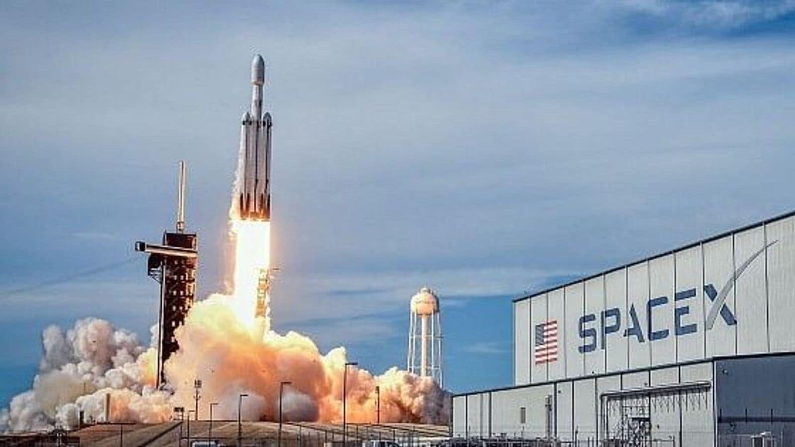 SpaceX подала заявку на IPO с оценкой $2 трлн на фоне убытков в $4,94 млрд
