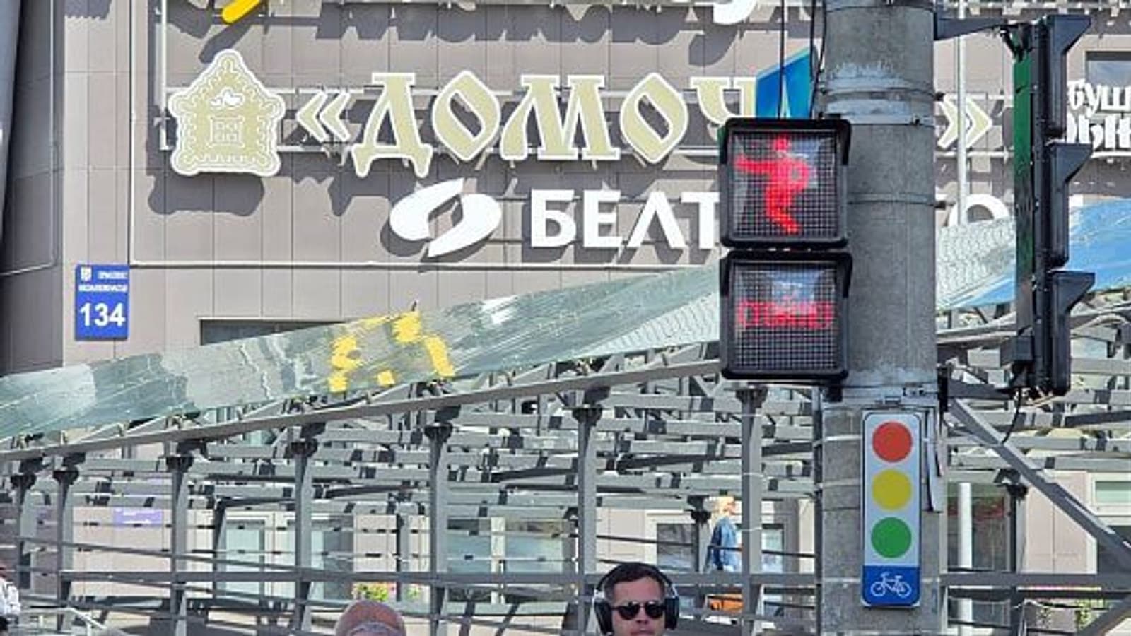 Минск тестирует квадратные светофоры с анимацией на улице Туровского