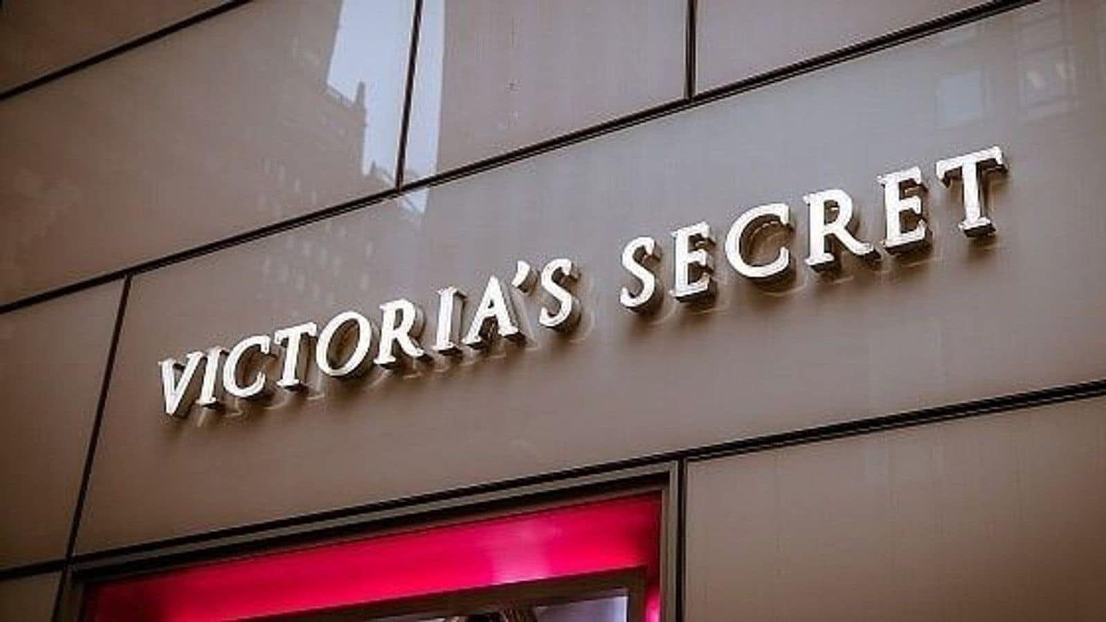 Акции Victoria's Secret взлетели на 47% за день: ставка на бюстгальтеры сработала