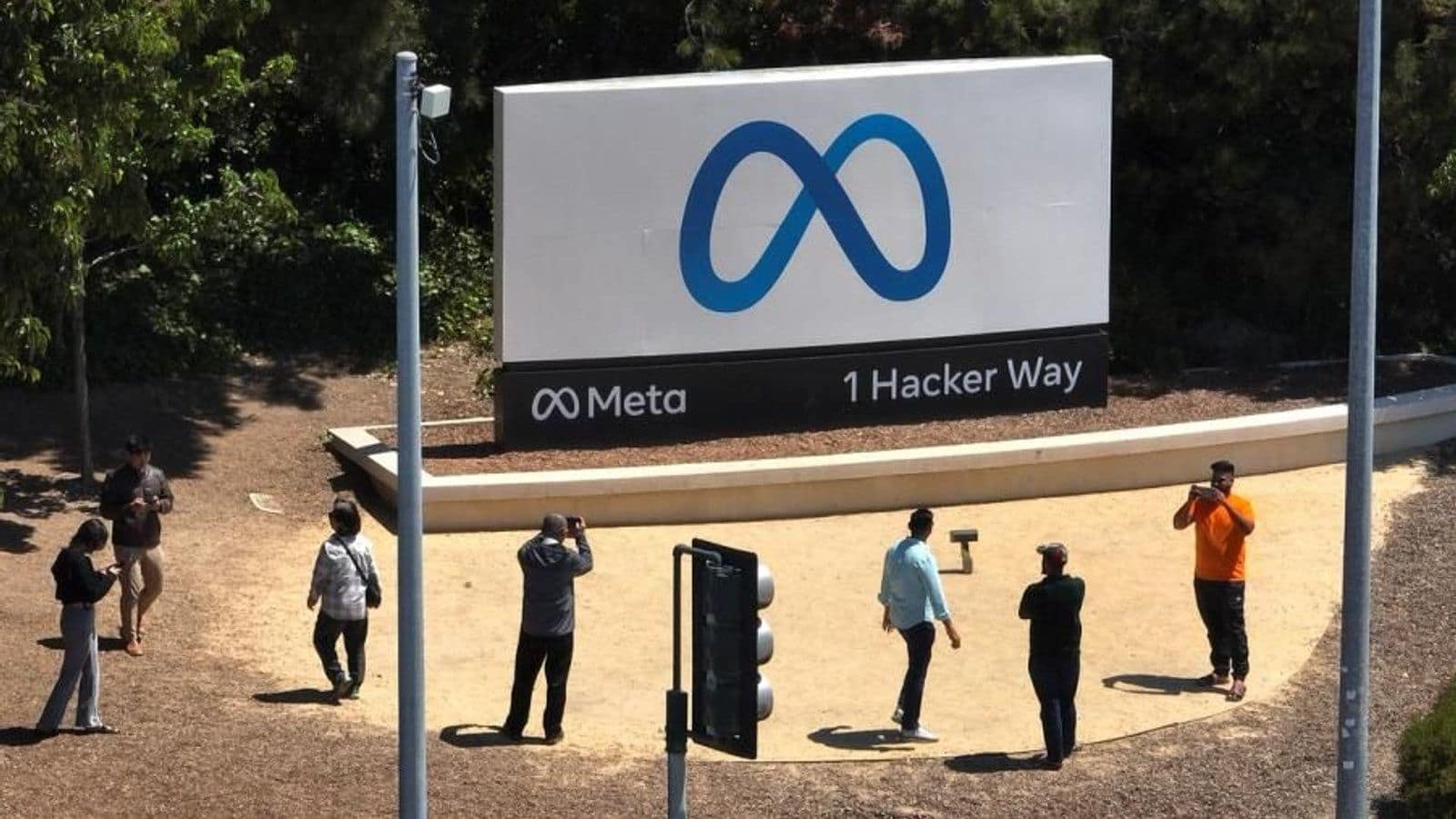 Meta платит криейторам в USDC, но тратить стейблкоины — уже чужая забота