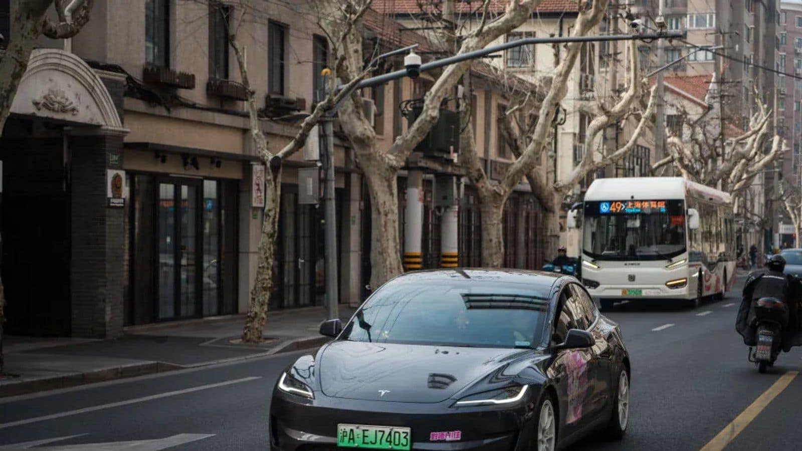 Tesla опровергает версию об Autopilot после смертельной аварии в Техасе