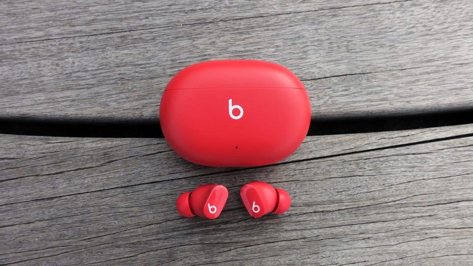 Apple закрыла уязвимость в Beats Studio Buds, позволявшую прослушивать разговоры